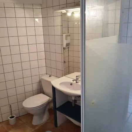 Avec Parking Privatif A *