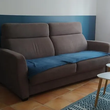 Apartment Avec Parking Privatif A *